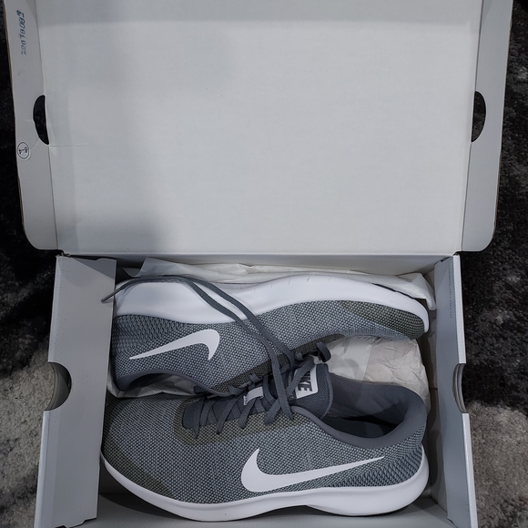 Nike Men's Athletic Gray and White Shoes - Picture 1 of 3
